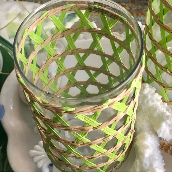 New! Glass Hurricane Vase With Limon Green & Natural Rattan - Picture 4 of 6